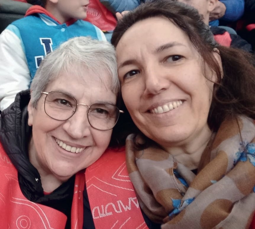 A sinistra Antonia, durante un incontro del Catechismo